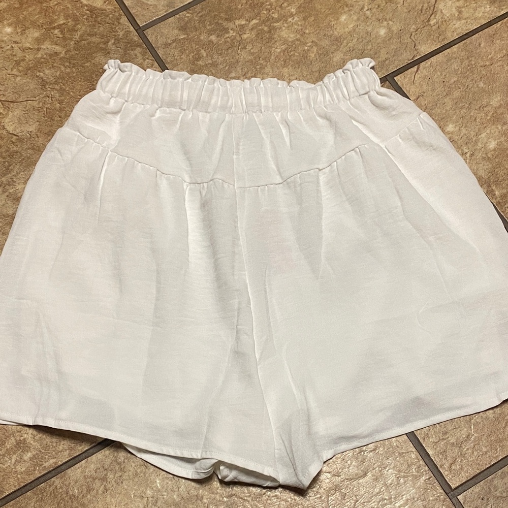 Women's White Athletic Wide Leg Shorts NWT Summer Athleisure Lightweight - Picture 8 of 9